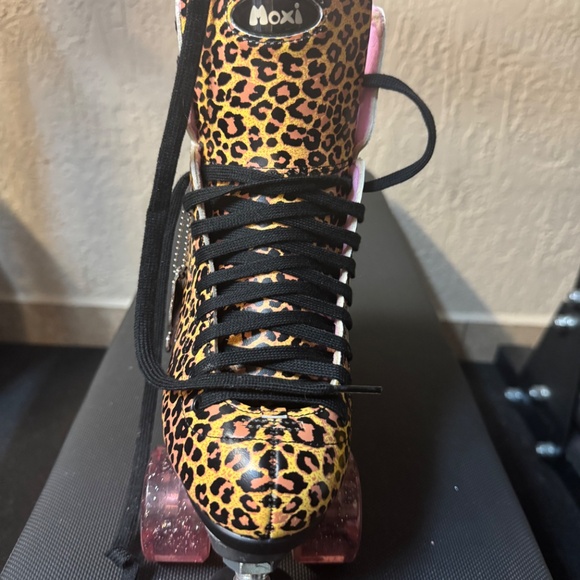 Moxie Jungle Leopard/Pink.Med. Skates - Picture 3 of 5